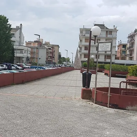Central Sestri 3 Bedrooms *