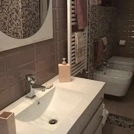 Central Sestri 3 Bedrooms Hotel apartamentowy *